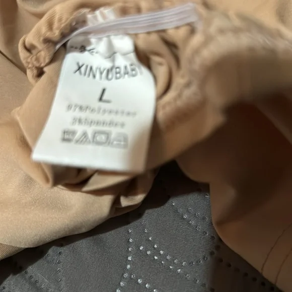 Very Sexy ruched nude colored top. Size L - Picture 5 of 5